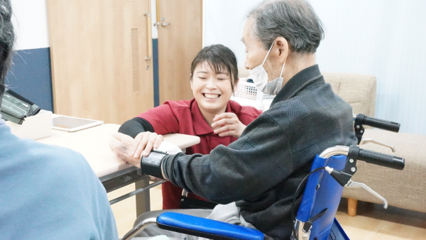 小規模デイサービスの夜勤専従ケアスタッフ